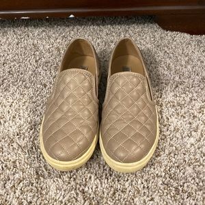 Steve Madden Fashion Tennis Shoes Size 7